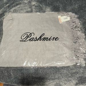 👚NWT Gray Pashmire Women Scarf/Shall